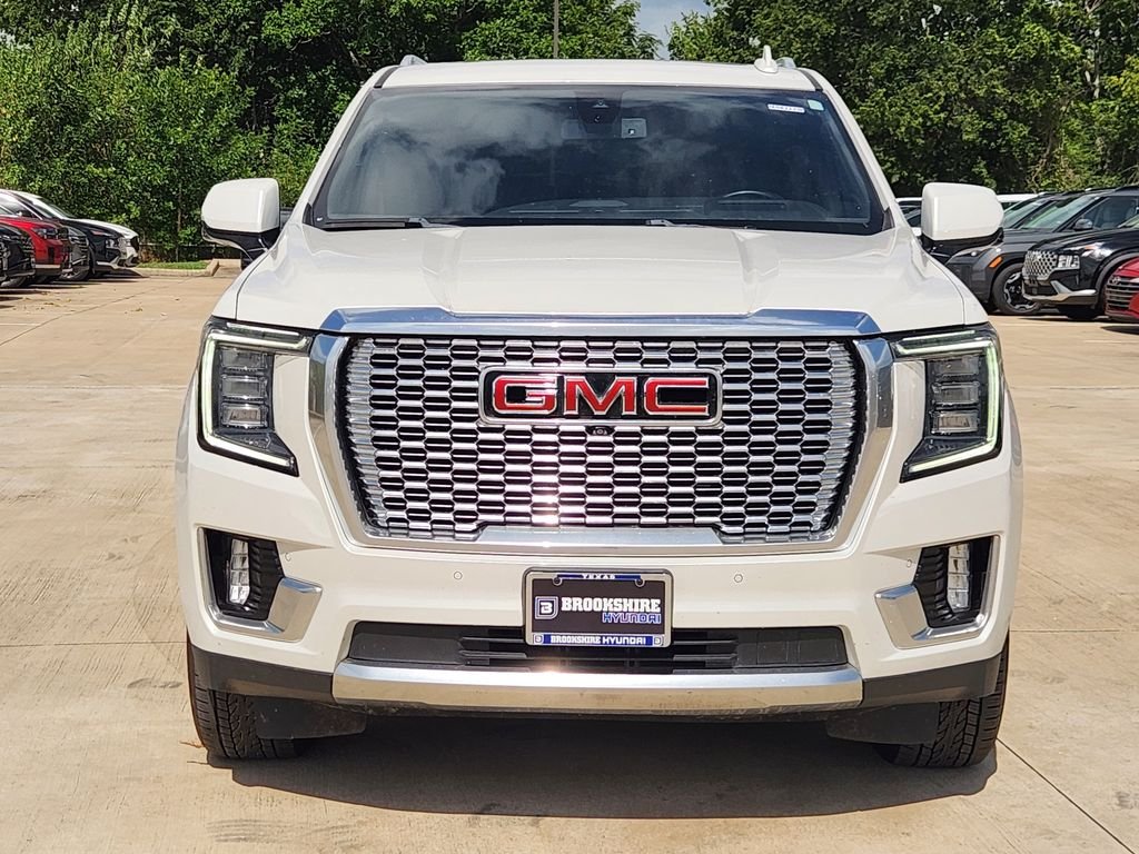 Used 2021 White Frost Tricoat GMC Denali image 2