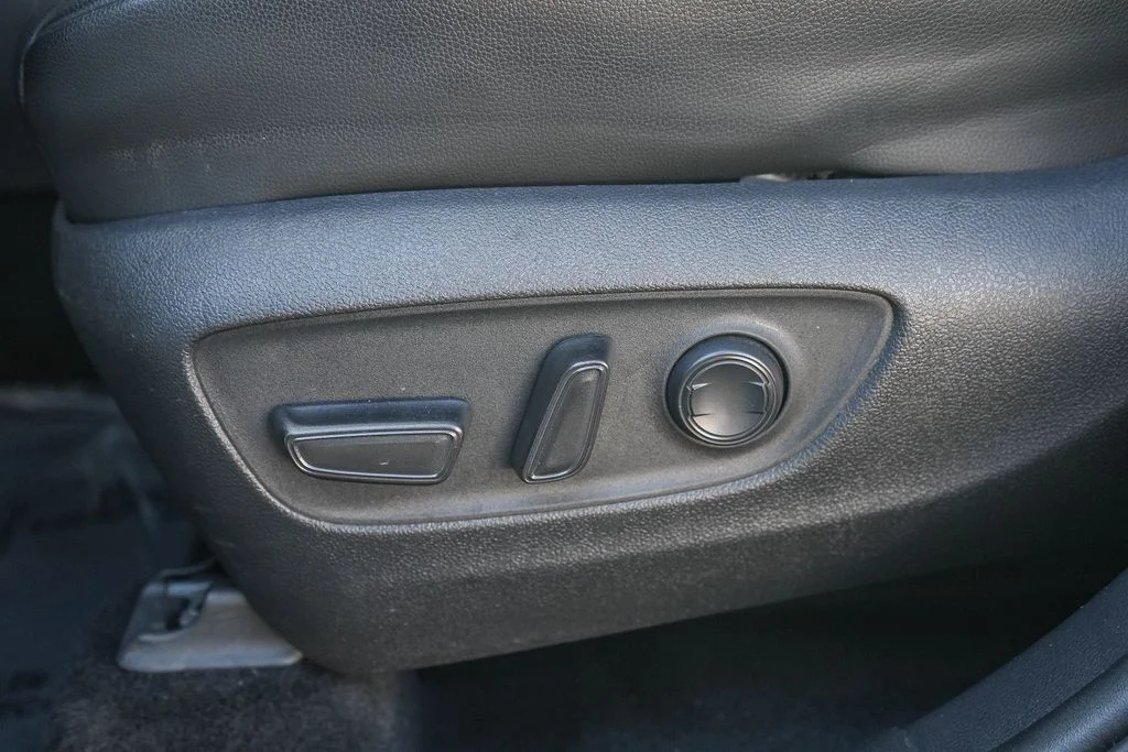 Used 2022 Beige Toyota XLE image 21