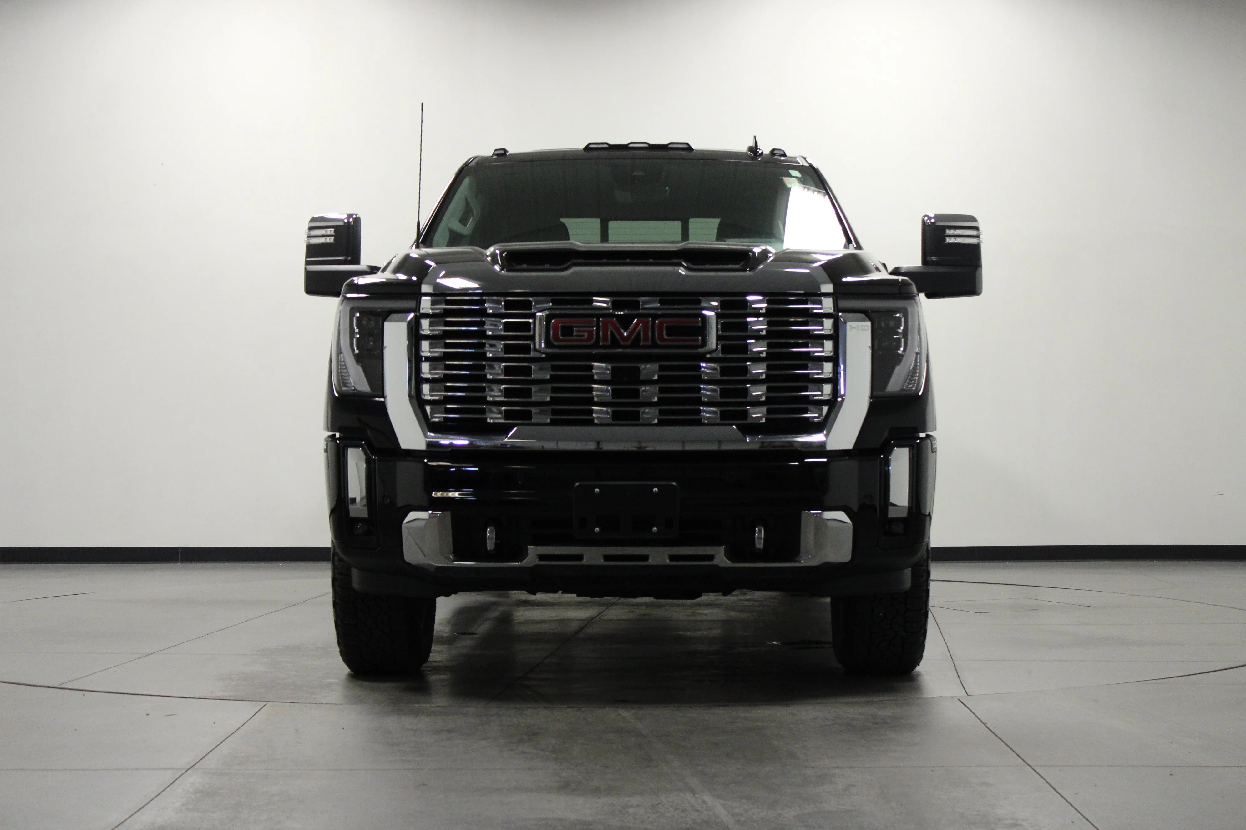 Used 2025 Black GMC Denali image 9