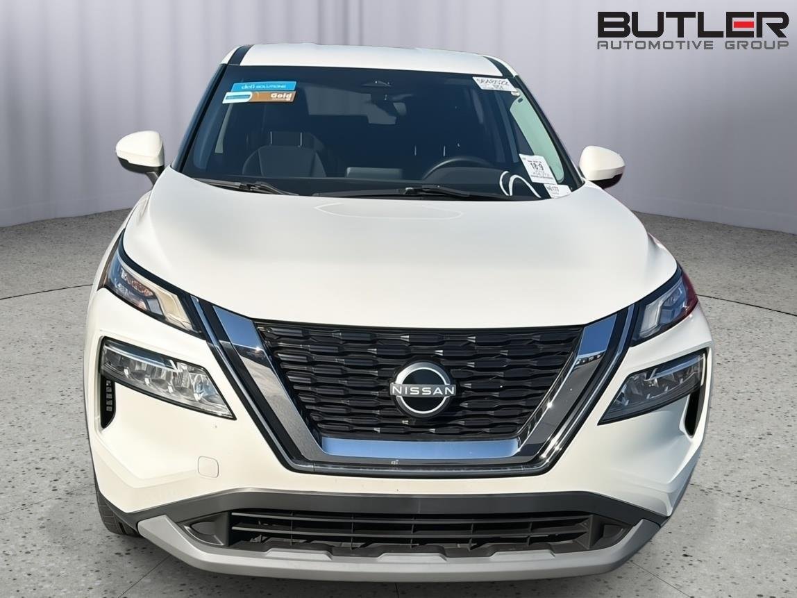 Used 2022 Gun Metallic Nissan SV image 4