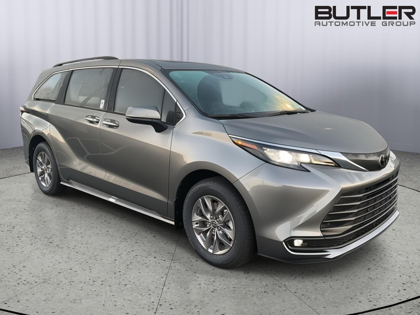 New 2026 Heavy Metal Toyota XLE 8-Passenger image 8