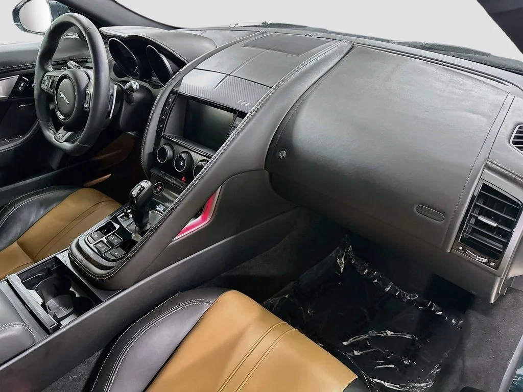 Used 2016  Jaguar R image 26