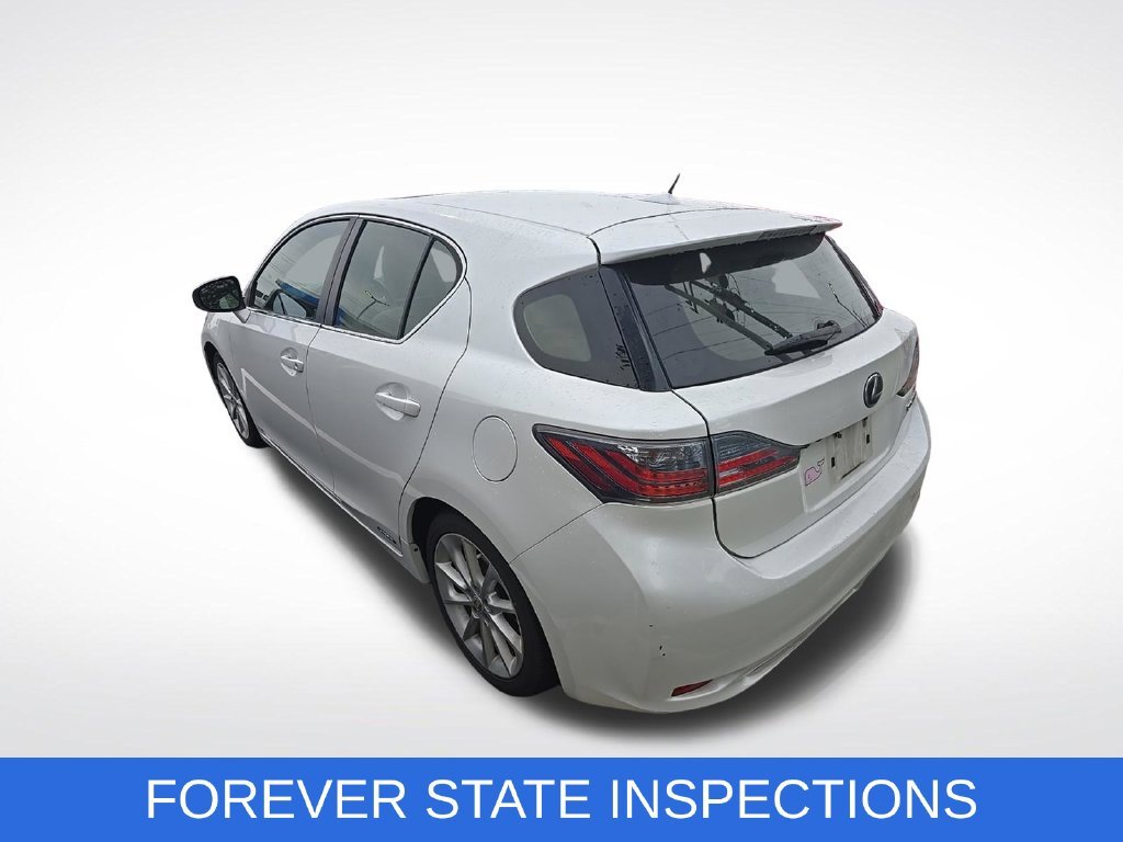 Used 2013 White Lexus 200h image 4