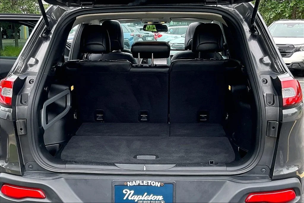 Used 2016 Gray Jeep Limited image 30