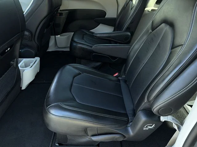Used 2024 Silver Chrysler Touring L image 19