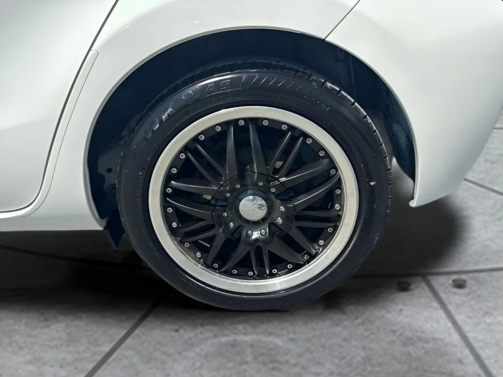 Used 2013 White Toyota Four image 19