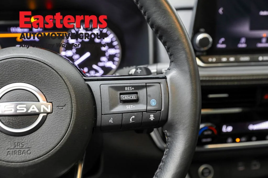 Used 2022 Gray Nissan SV image 16