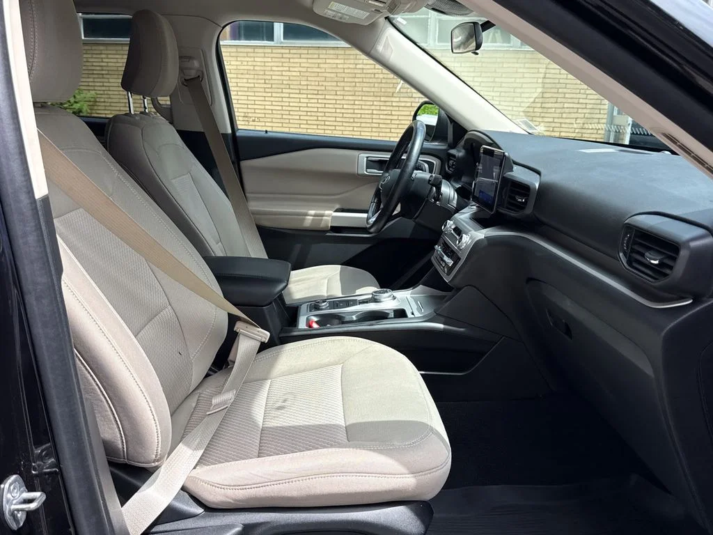 Used 2023 Agate Black Metallic Ford XLT image 29