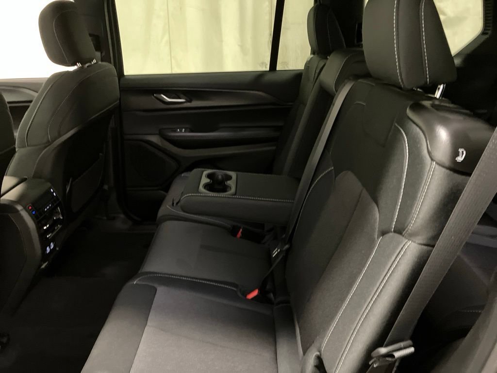 New 2026 Diamond Black Crystal Pearl-Coat Exterior Paint Jeep Laredo X image 14