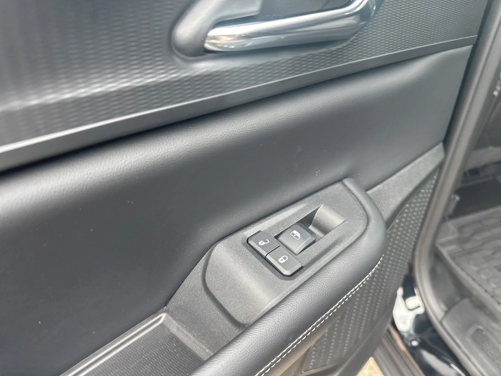Used 2024 Black Jeep Laredo image 22