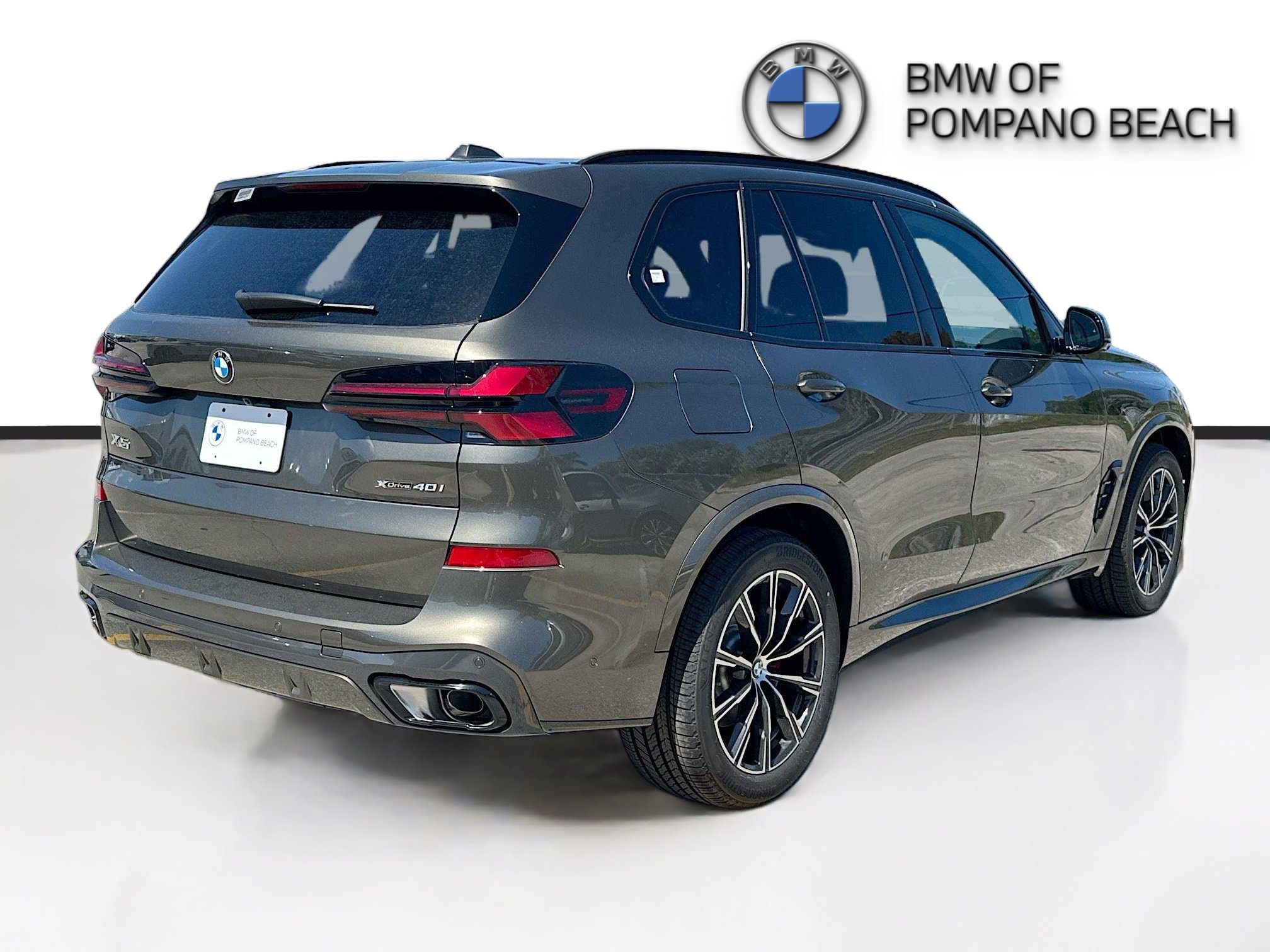 New 2026 Manhattan Green Metallic BMW xDrive40i image 6