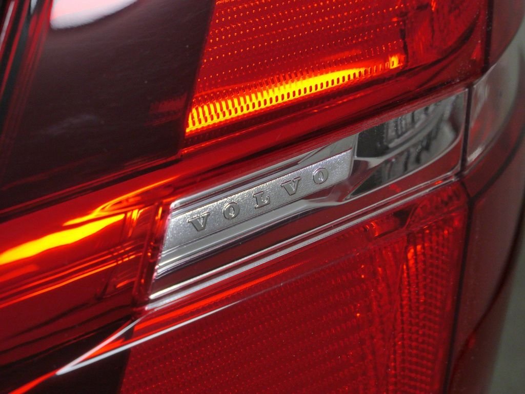 Used 2025 Black Volvo T8 Ultra Black Edition image 19