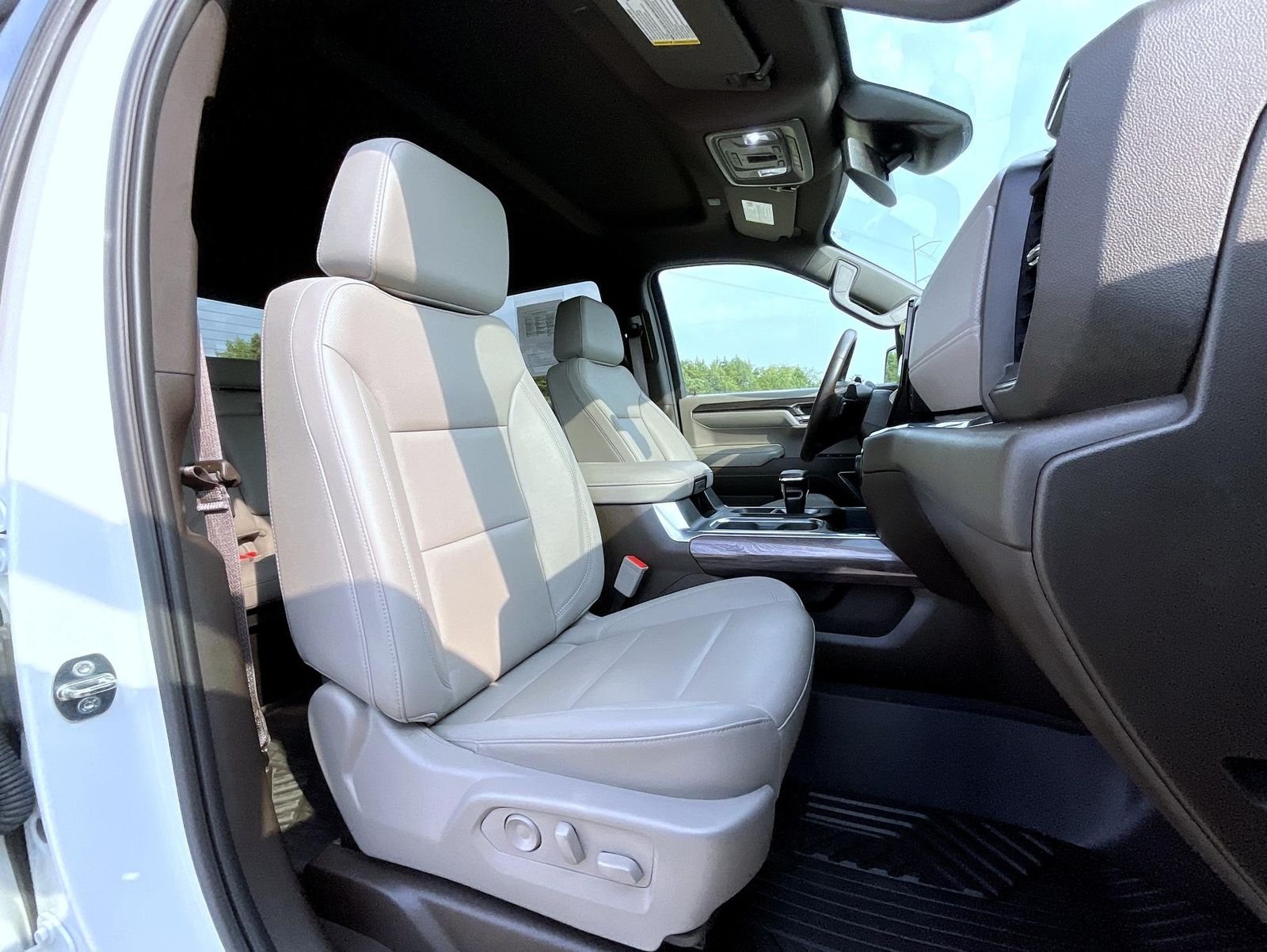 Used 2023 White Chevrolet LTZ image 16
