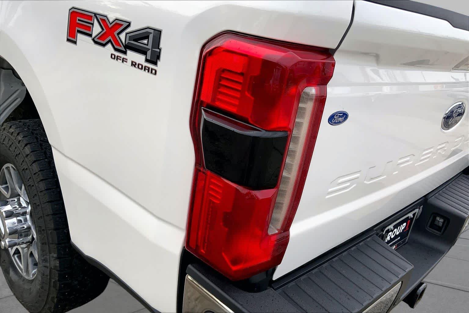 Used 2023 Star White Metallic Tri-Coat Ford F-250 Pickup LARIAT image 27