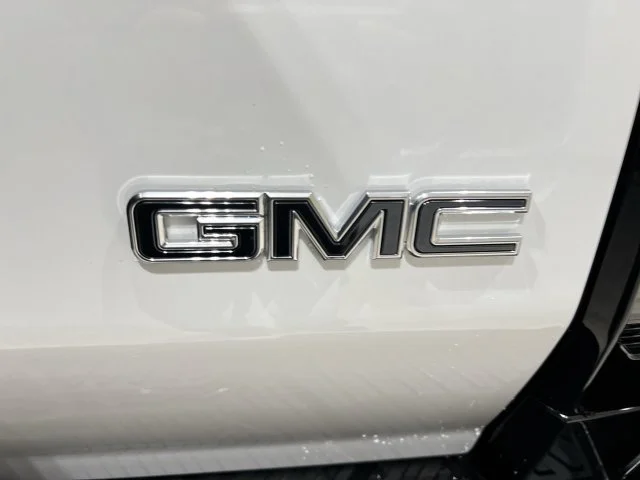 Used 2025 White GMC 2X image 30