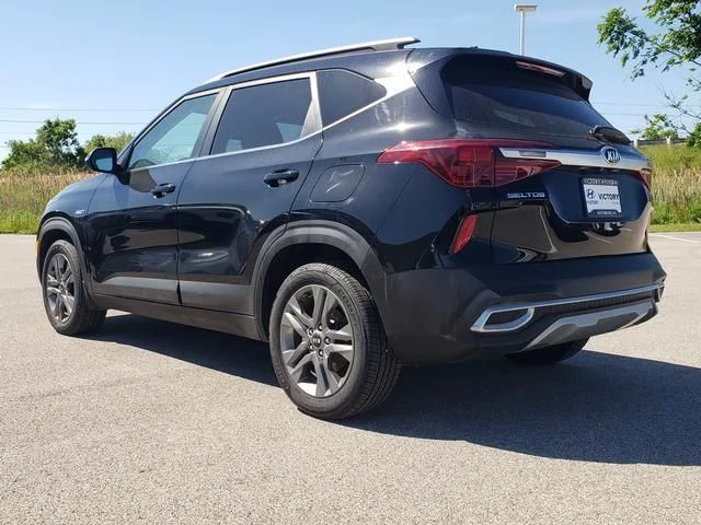 Used 2021 Black Kia S image 9