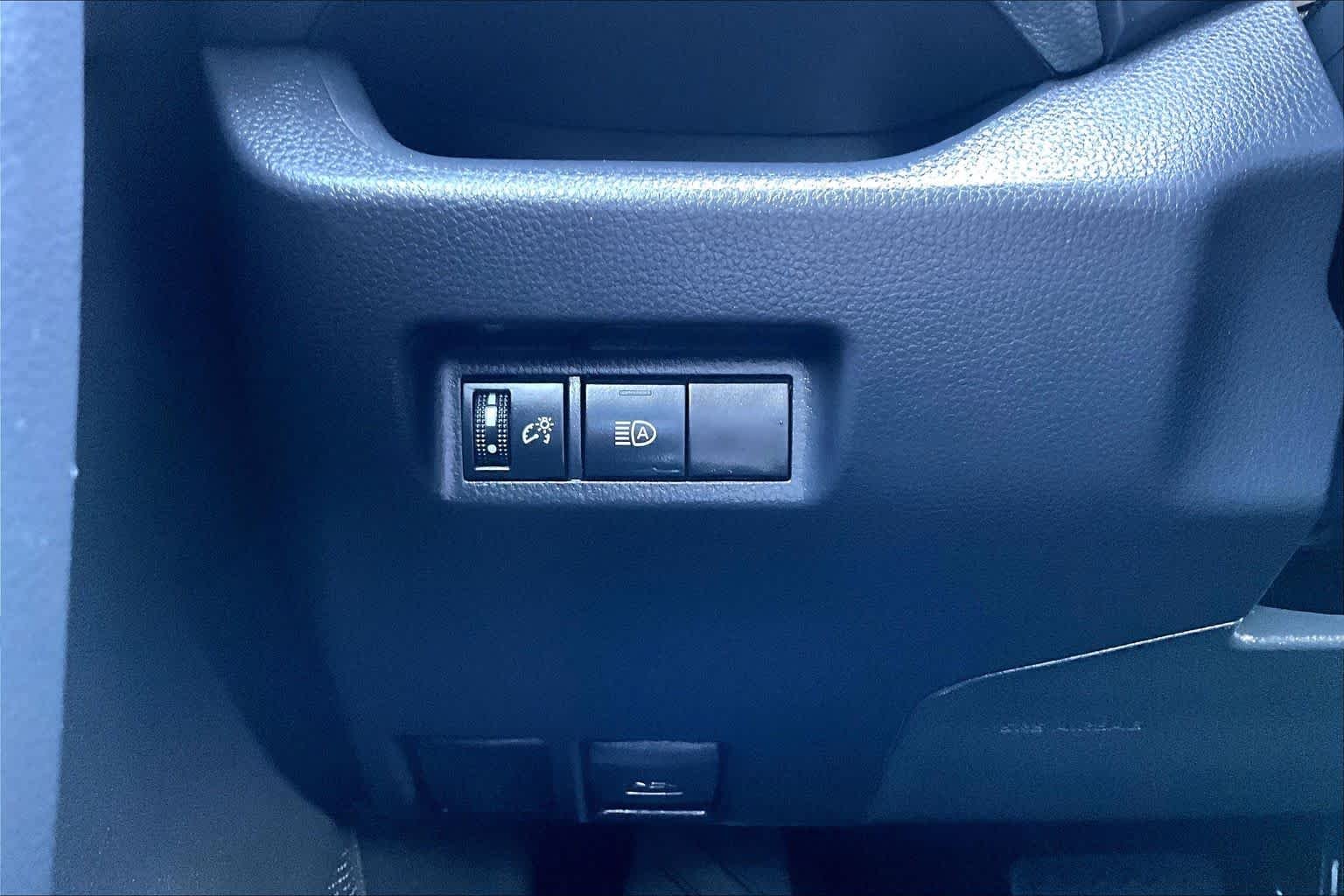 Used 2025 Ruby Flare Pearl Toyota XLE image 32