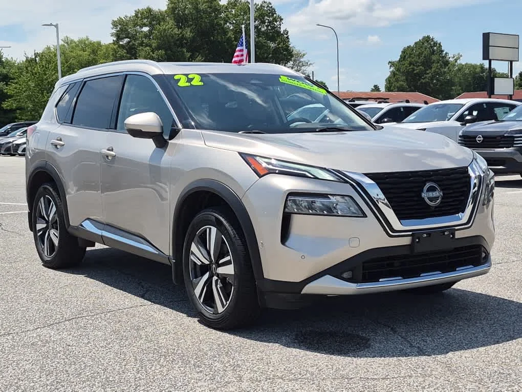 Used 2022 Champagne Silver Metallic Nissan Platinum image 2
