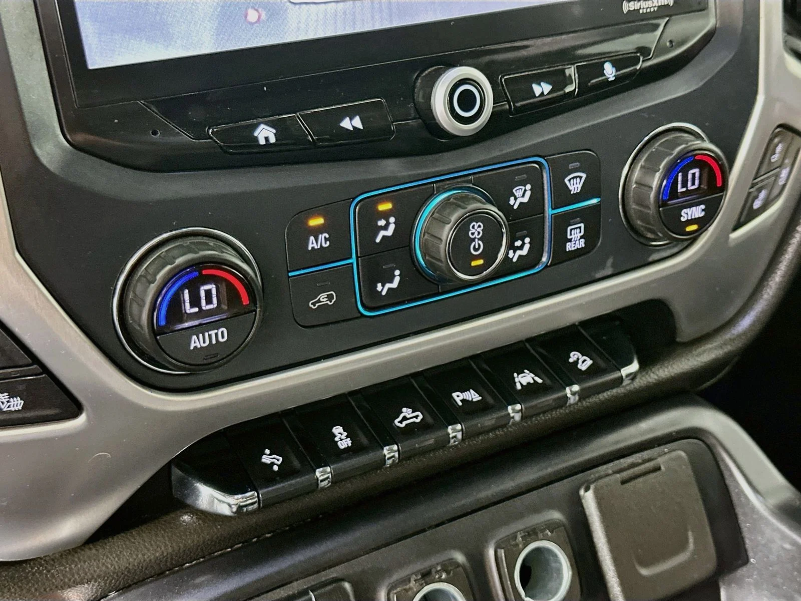 Used 2018 Quicksilver Metallic GMC SLT image 16