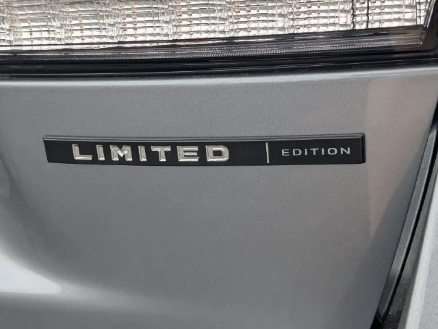 New 2027 Gray Mitsubishi 2.0 LE image 13