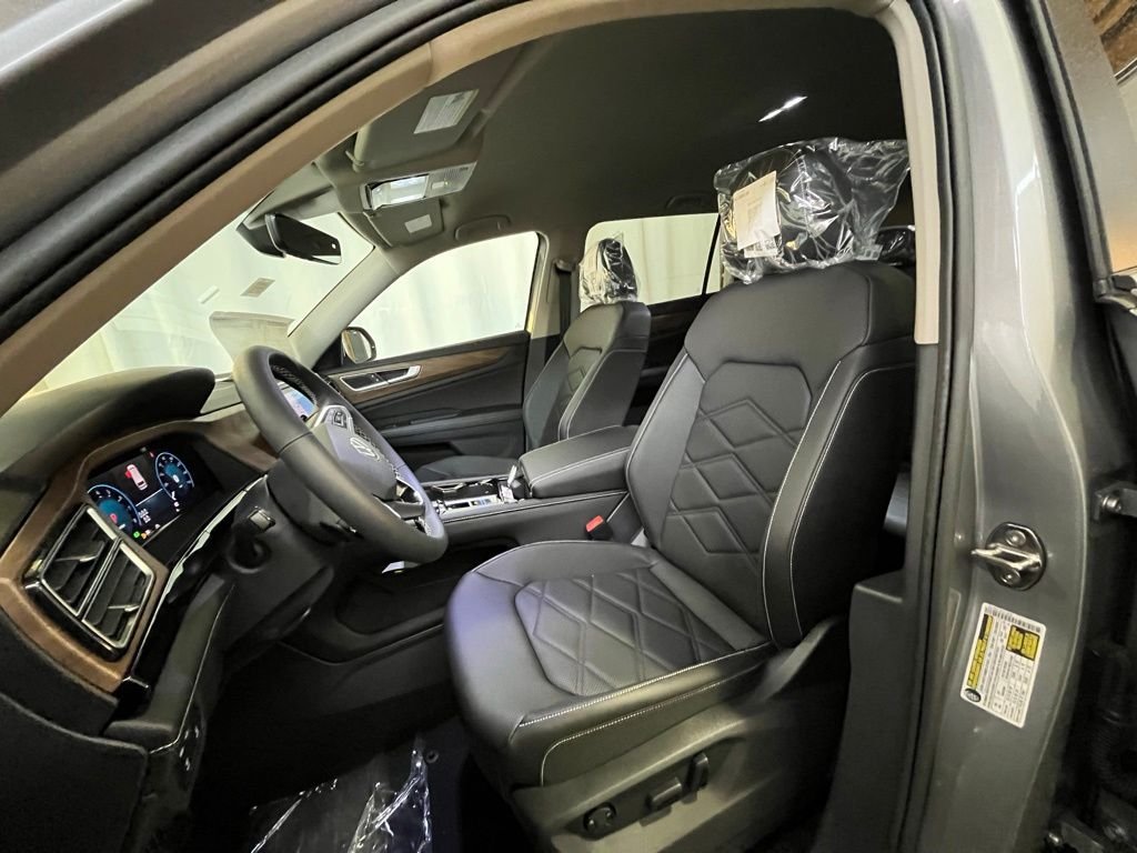 New 2026 Silver Volkswagen 2.0T SE w/Technology image 10