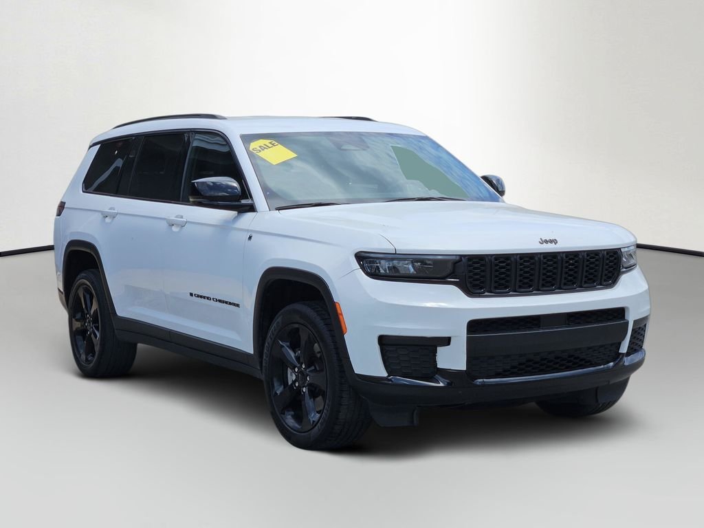 Used 2023 White Jeep Altitude image 3