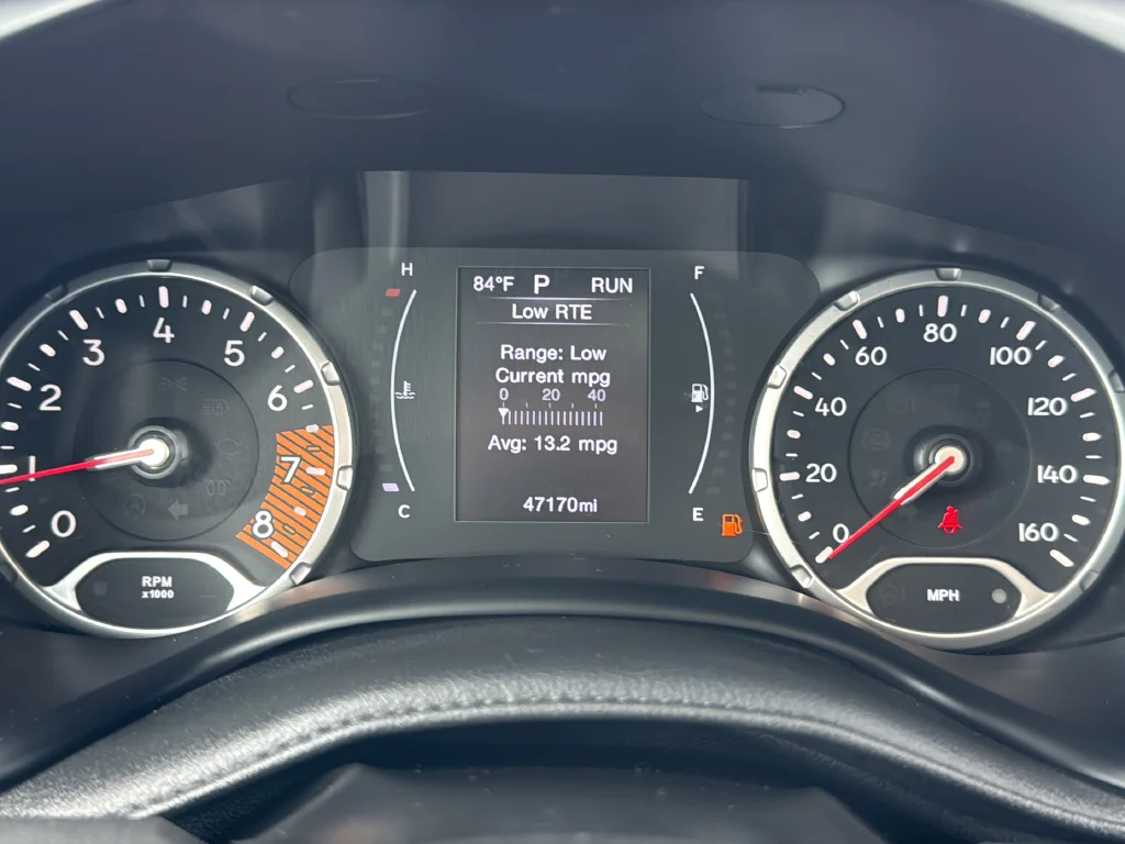 Used 2023 White Jeep Latitude image 19