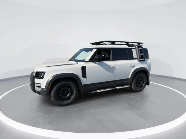 Used 2023 White Land Rover S image 4