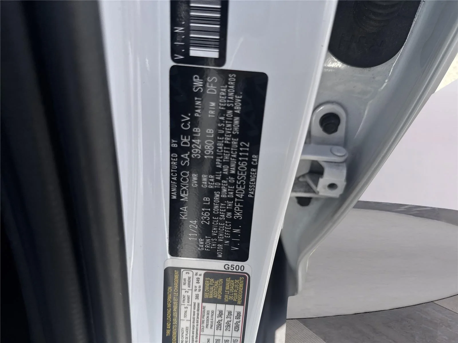 Used 2025 Snow White Pearl Kia LXS image 37