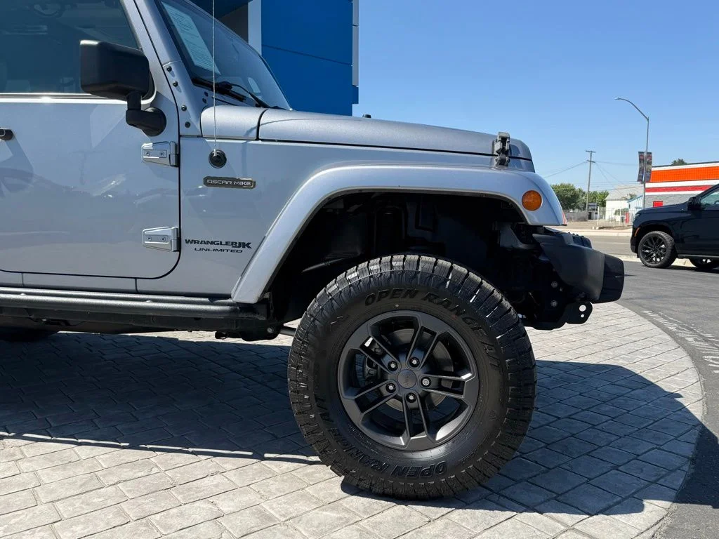 Used 2018 Silver Jeep Unlimited Sport image 6