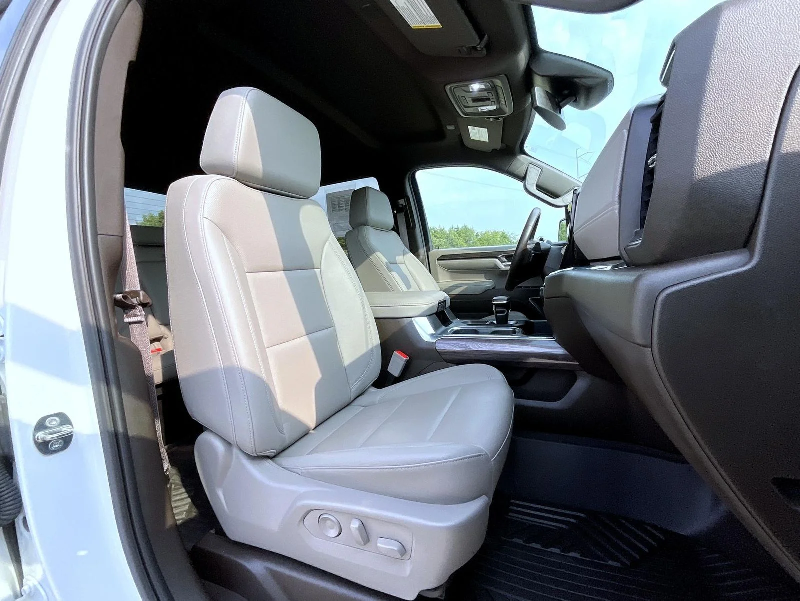 Used 2023 White Chevrolet LTZ image 16