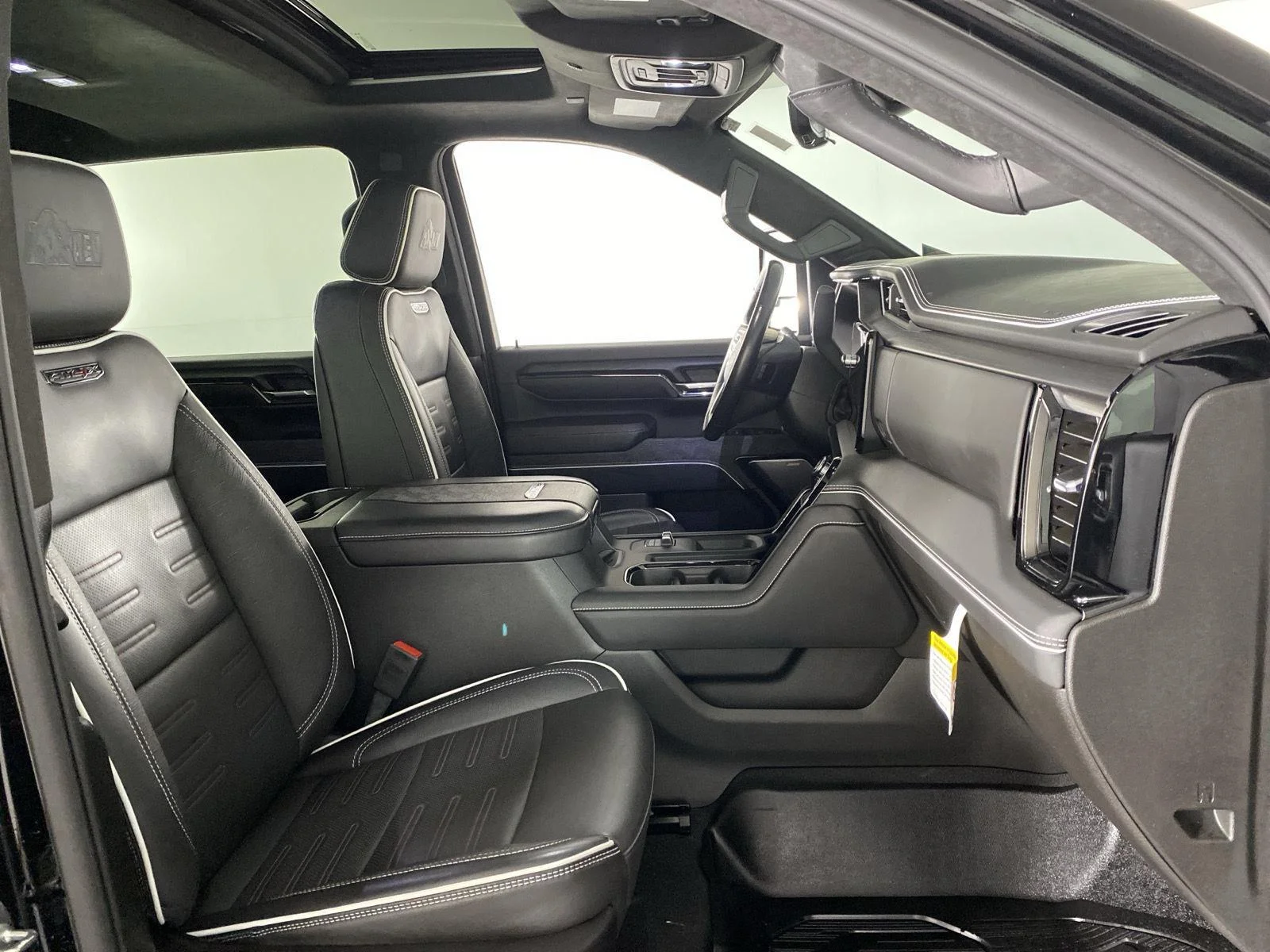 Used 2025 Onyx Black GMC AT4X image 31