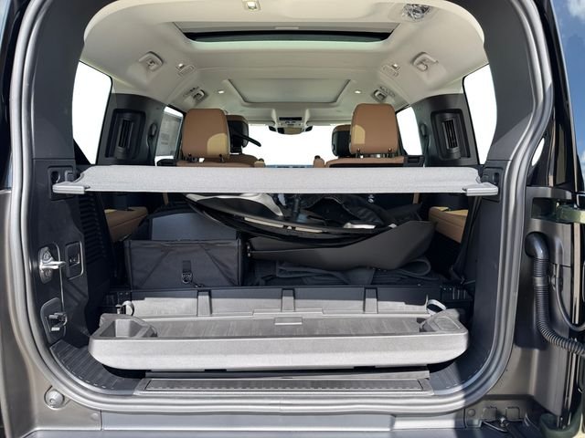 New 2026 Woolstone Green Land Rover S image 18