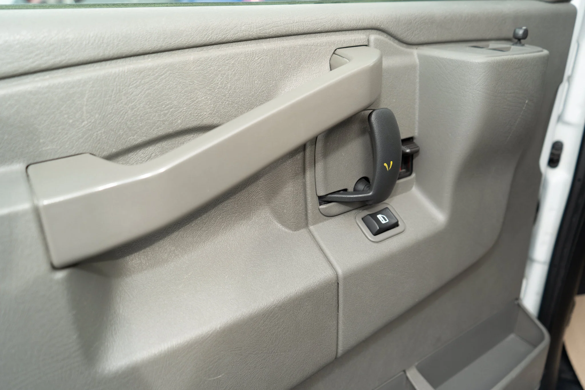 Certified Used 2023 Summit White GMC Cargo*135in WB | Summit White | Rubber Lined Flooring | Htd Mirrors | 239.4 cuft Capacity image 9