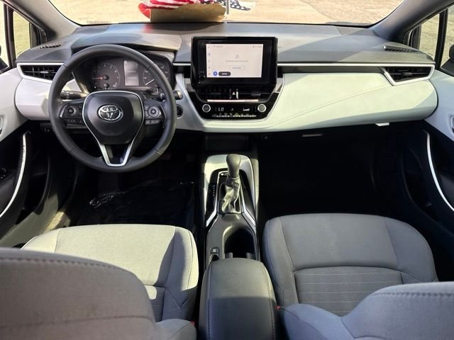 Used 2025  Toyota SE image 16