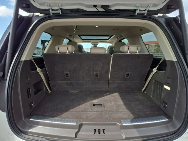 Used 2023 White Lincoln Reserve image 25