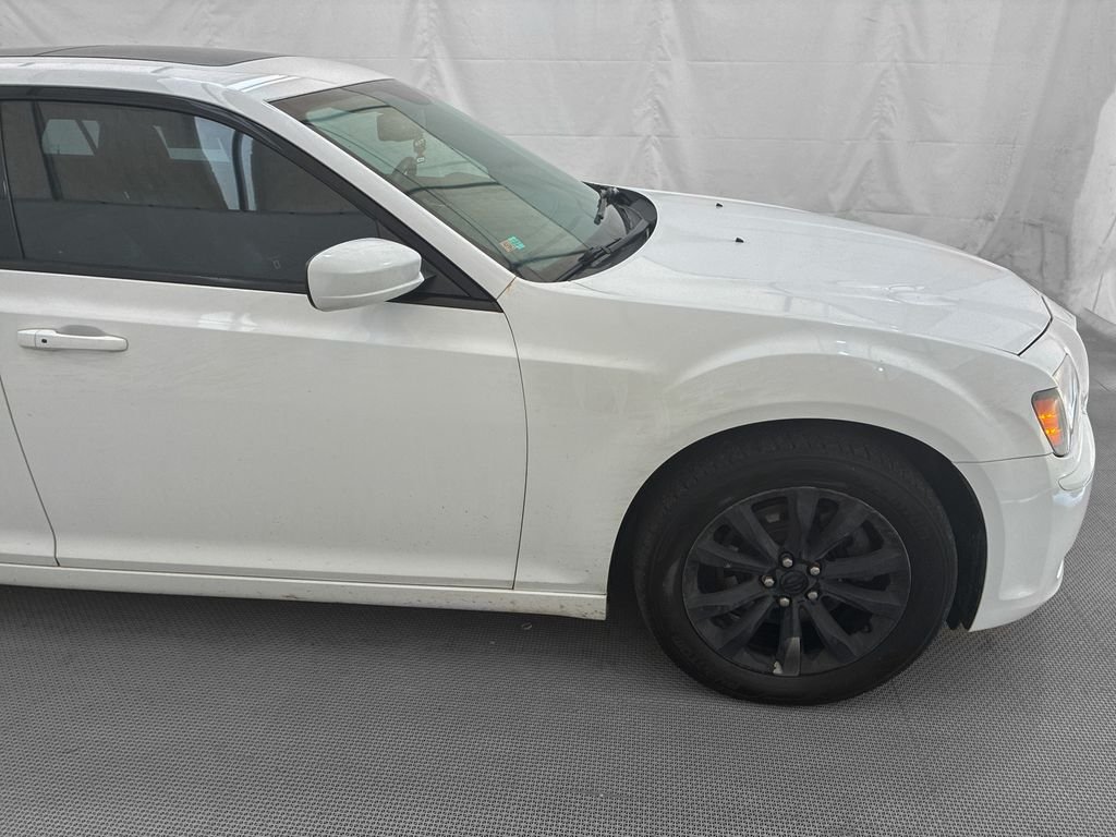 Used 2014 White Chrysler S image 7