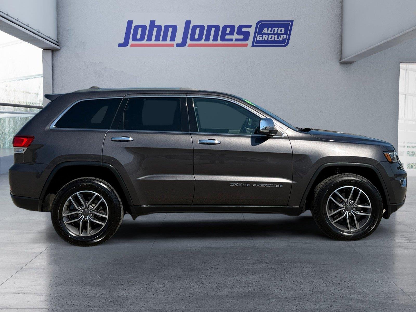 Used 2020 Diamond Black Crystal Pearlcoat Jeep Limited image 8