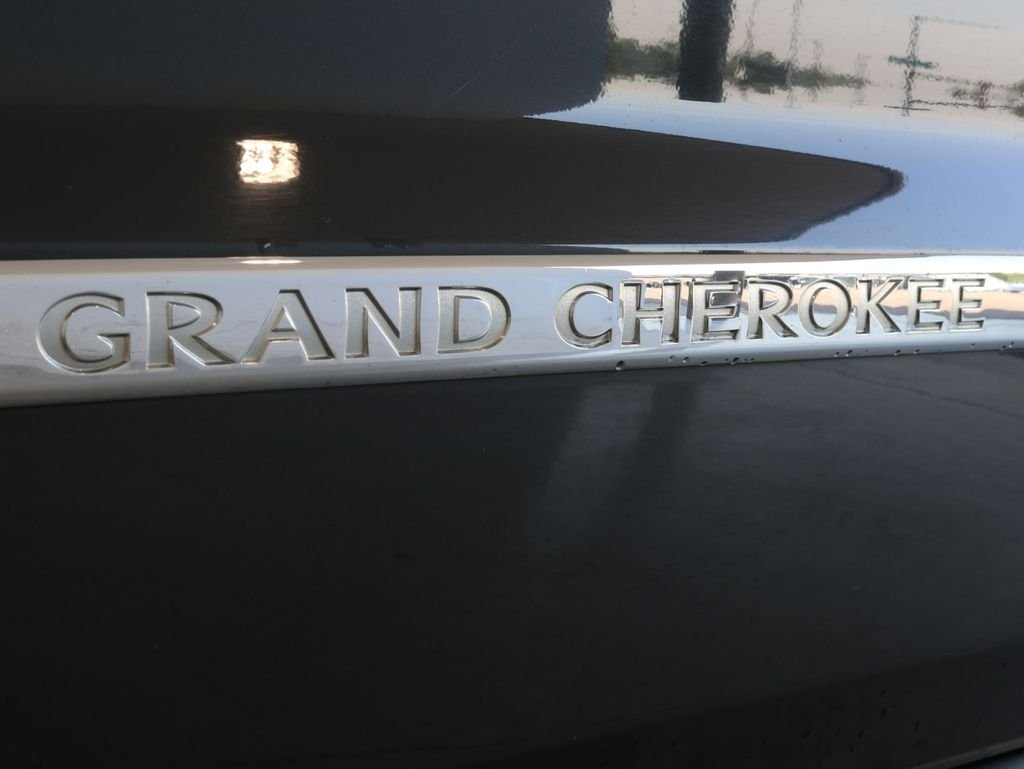 Used 2011 Gray Jeep Limited image 35