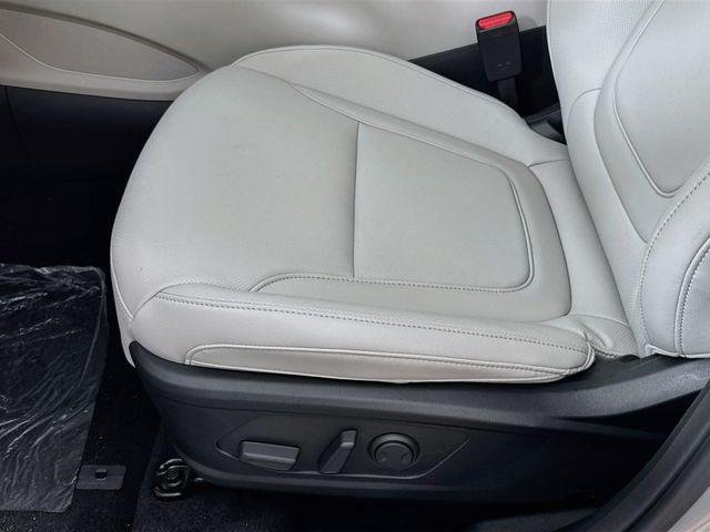 New 2026 Silver Hyundai SEL Premium FWD image 31
