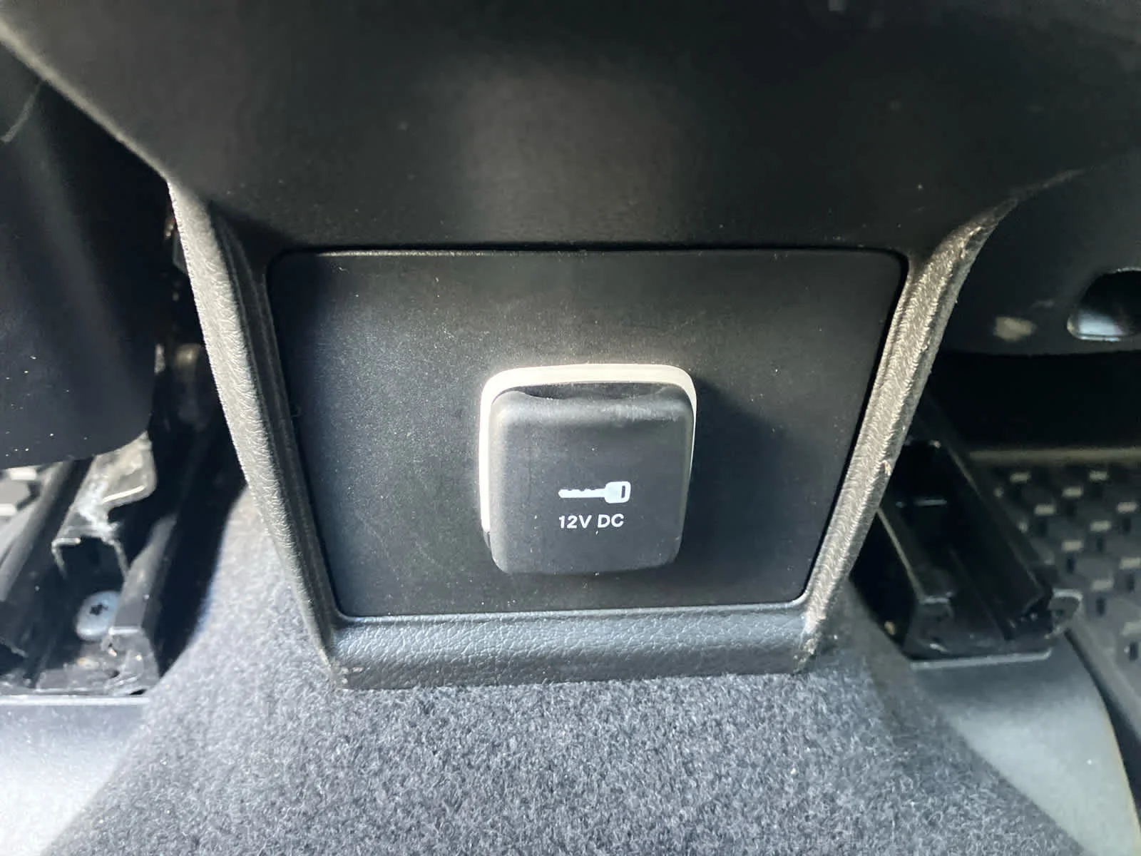 Used 2025 Diamond Black Crystal Pearlcoat Jeep Latitude image 35