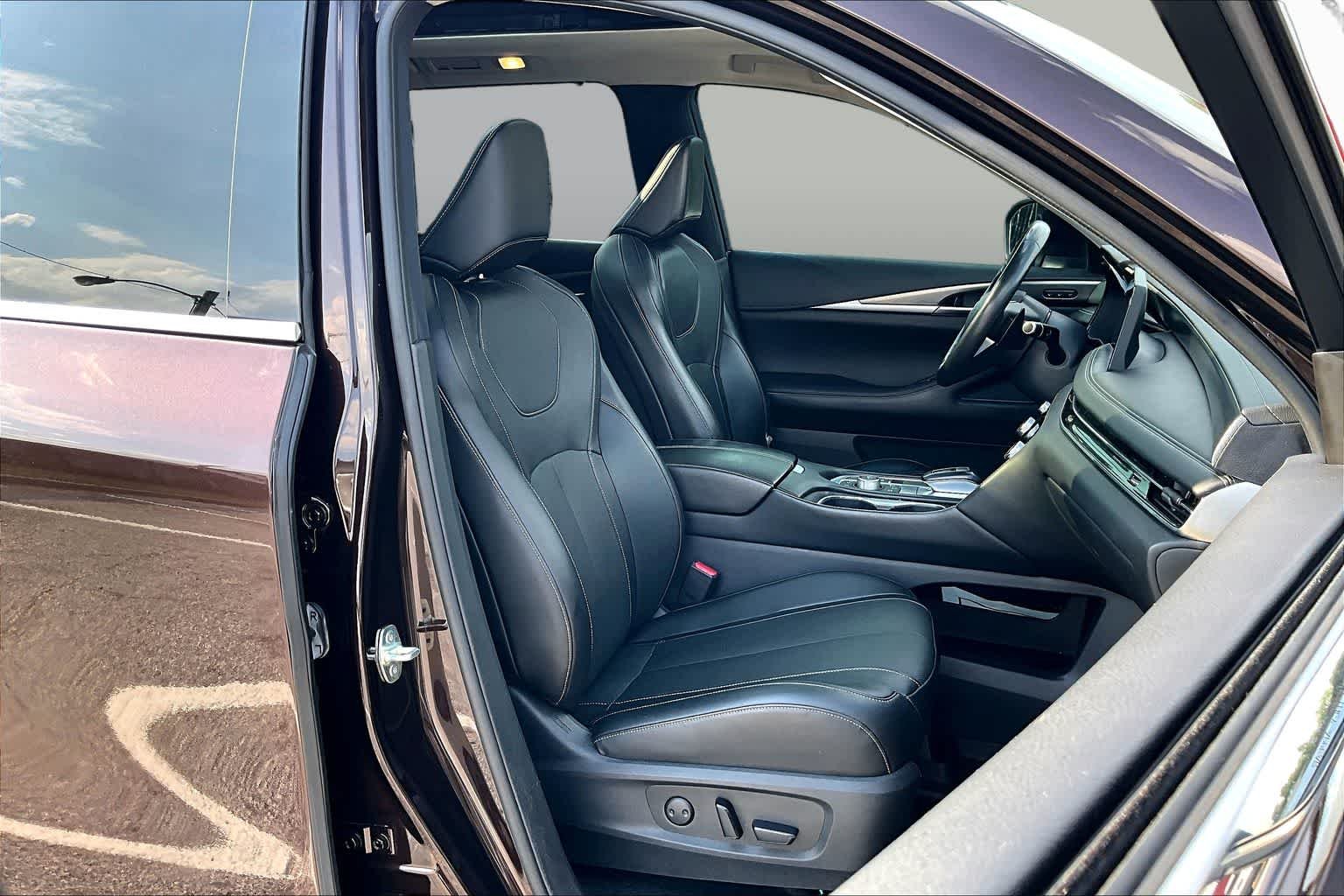 Used 2022 Mocha Almond INFINITI LUXE image 9