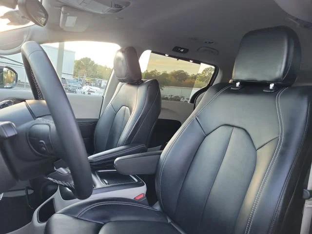 2024 Chrysler Pacifica Touring L - Photo 19