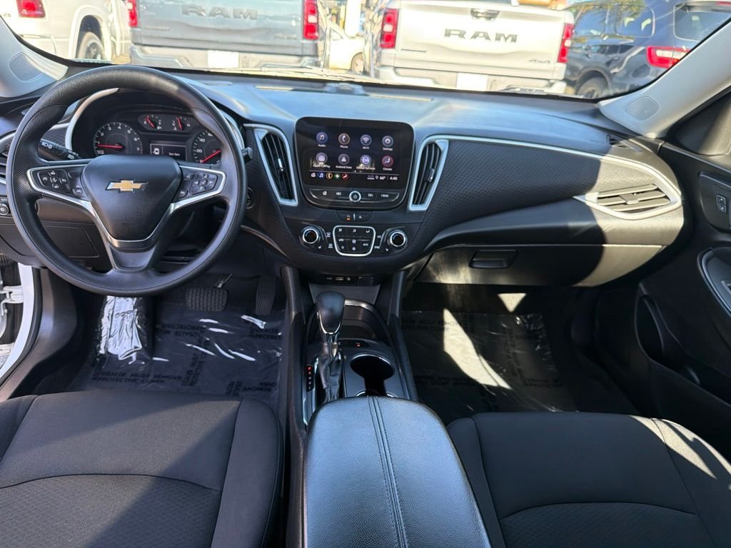 Used 2024 White Chevrolet LT image 27