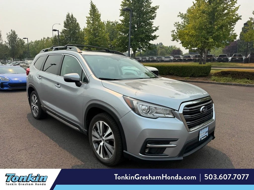 Used 2022 Ice Silver Metallic Subaru Limited image 1