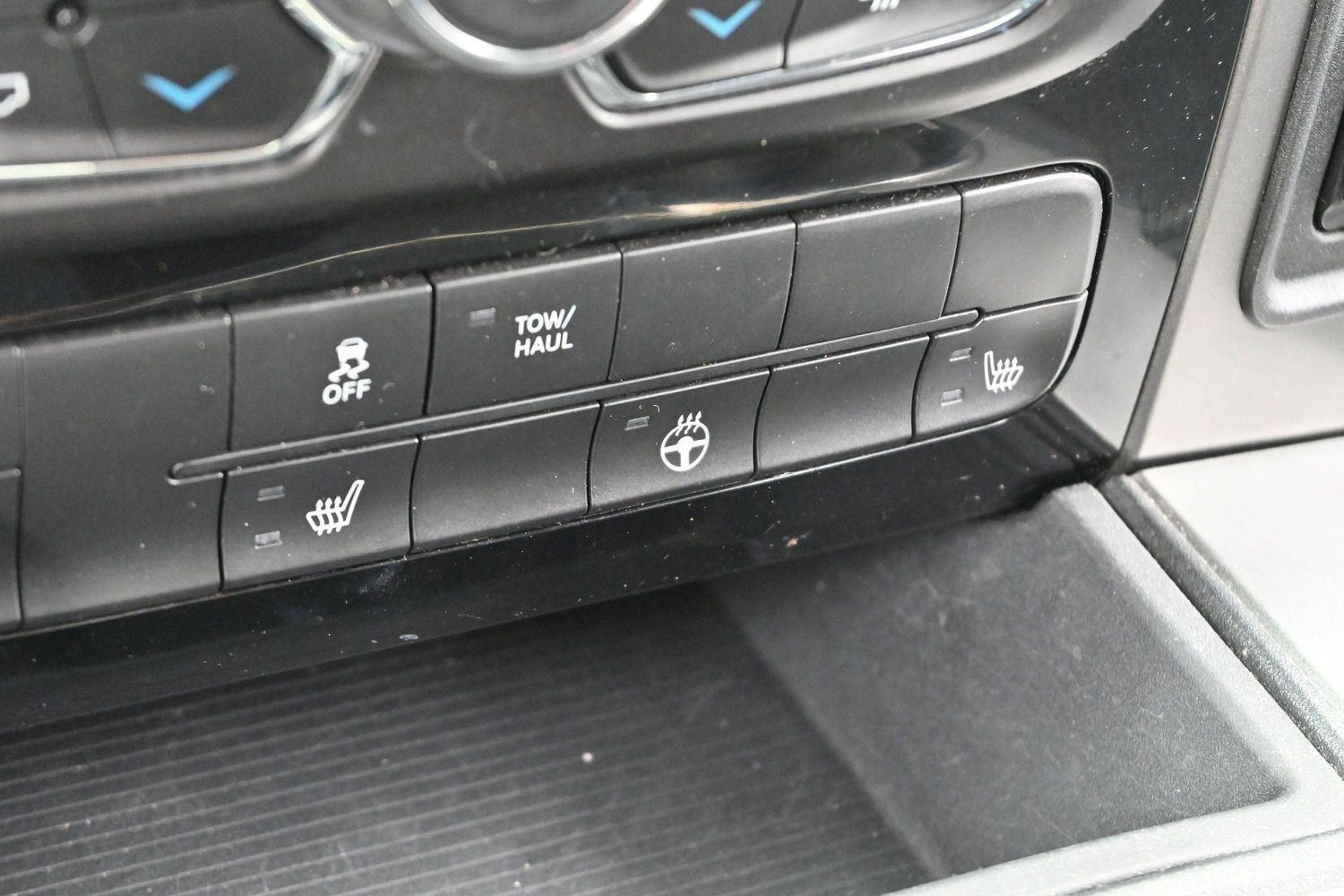 Used 2017 Granite Crystal Metallic Clearcoat Ram Sport image 21