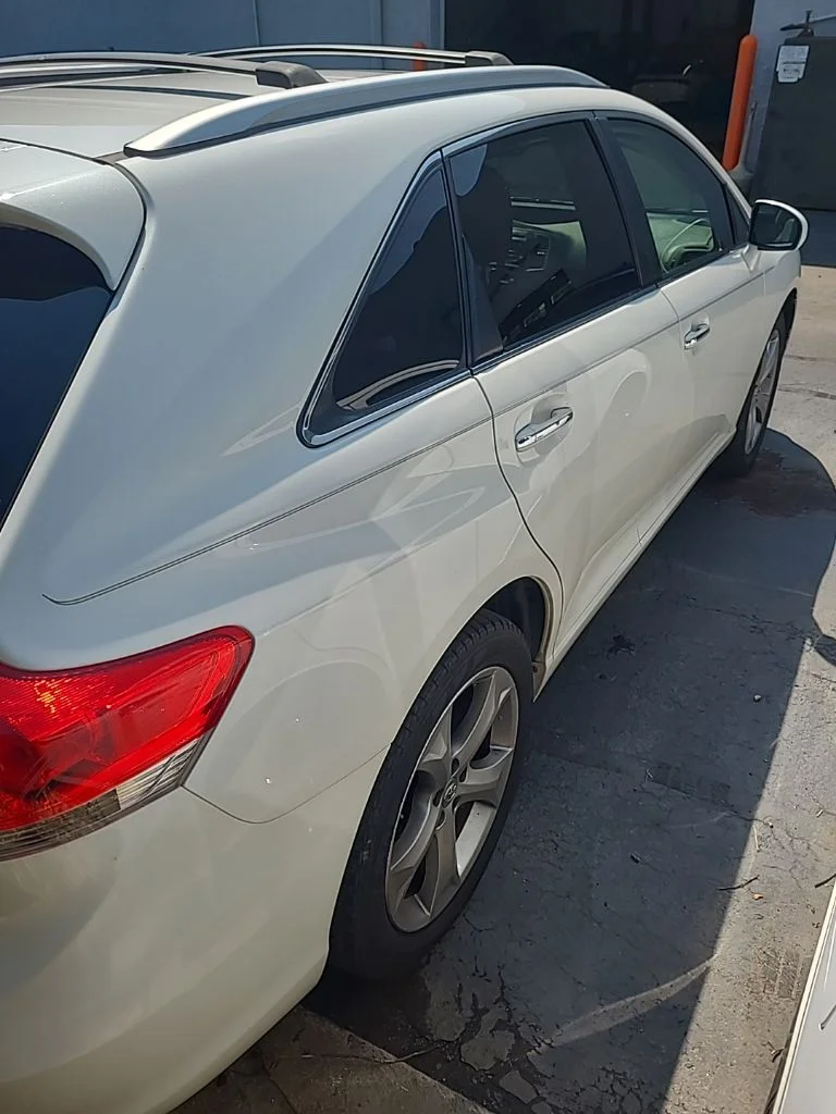 Used 2009 White Toyota Base image 3