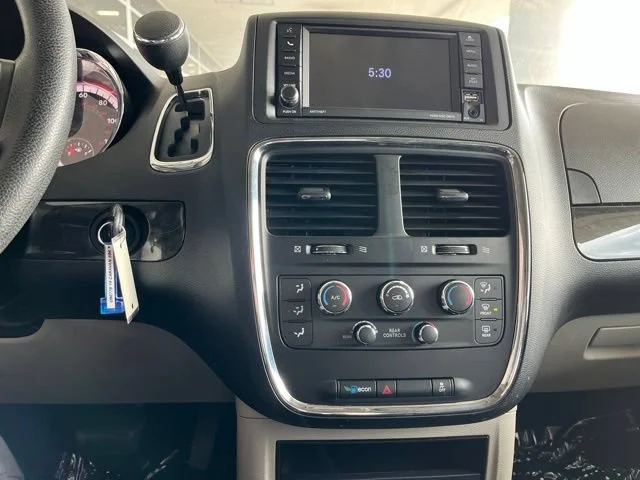 Used 2019 White Knuckle Clearcoat Dodge SE image 26