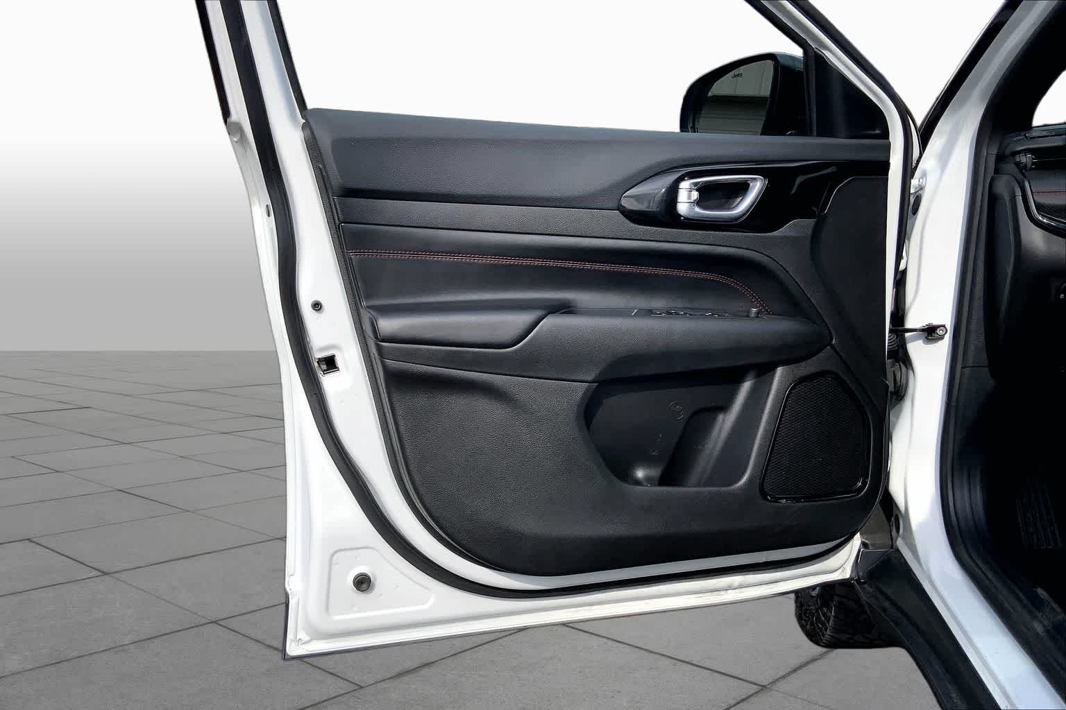 Used 2025 Bright White Clearcoat Jeep Trailhawk image 21