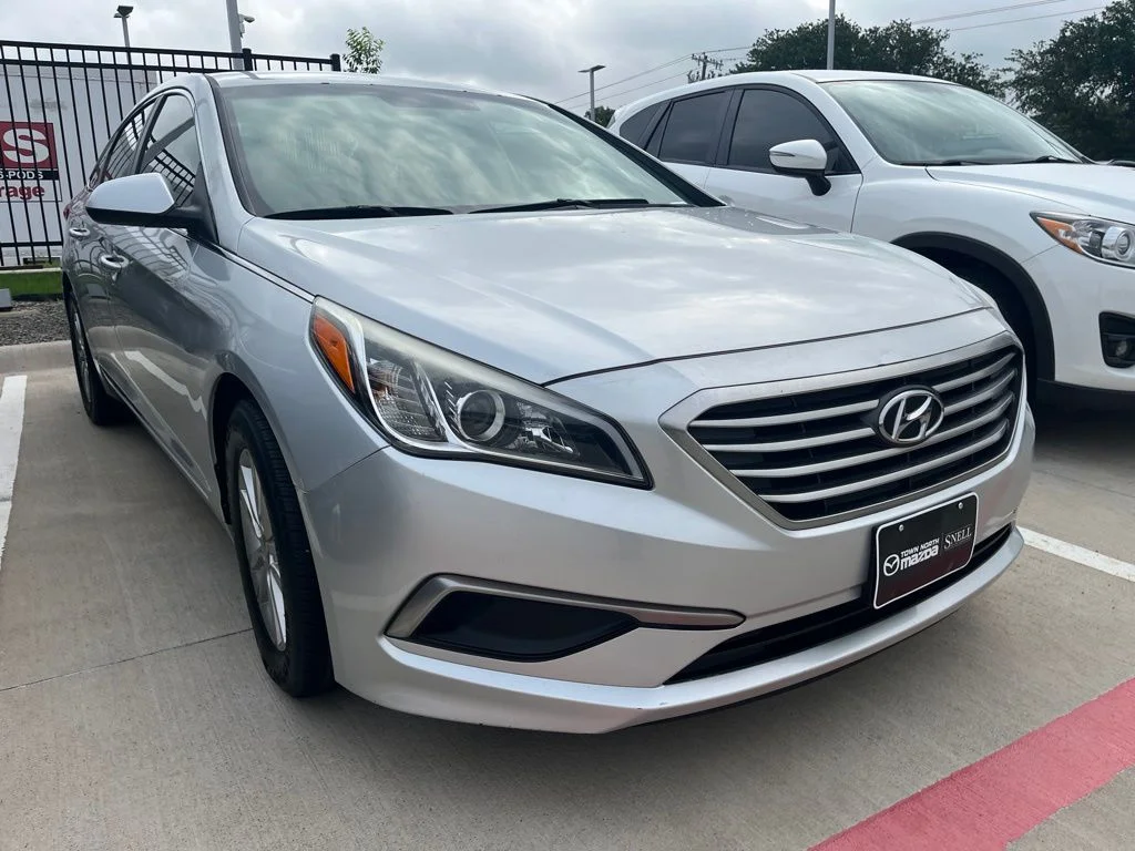 Used 2017 Silver Hyundai Base image 2